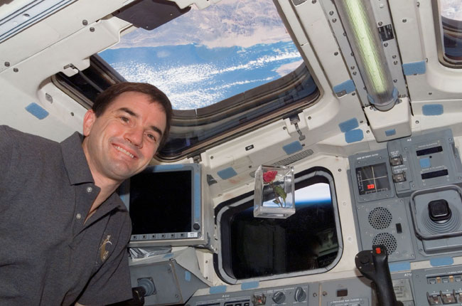 'Space Rose' Adds New Year's Parade to 5.3 Million Mile Journey
